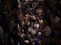 LA現地映像‼️ワールドシリーズ第7戦で中0日で最後に登場した山本由伸投手を応援する人々です。親子が抱き合いながら緊張して見ているのを見て、泣きそうになりました。しかも18番ユニ！#dodgers