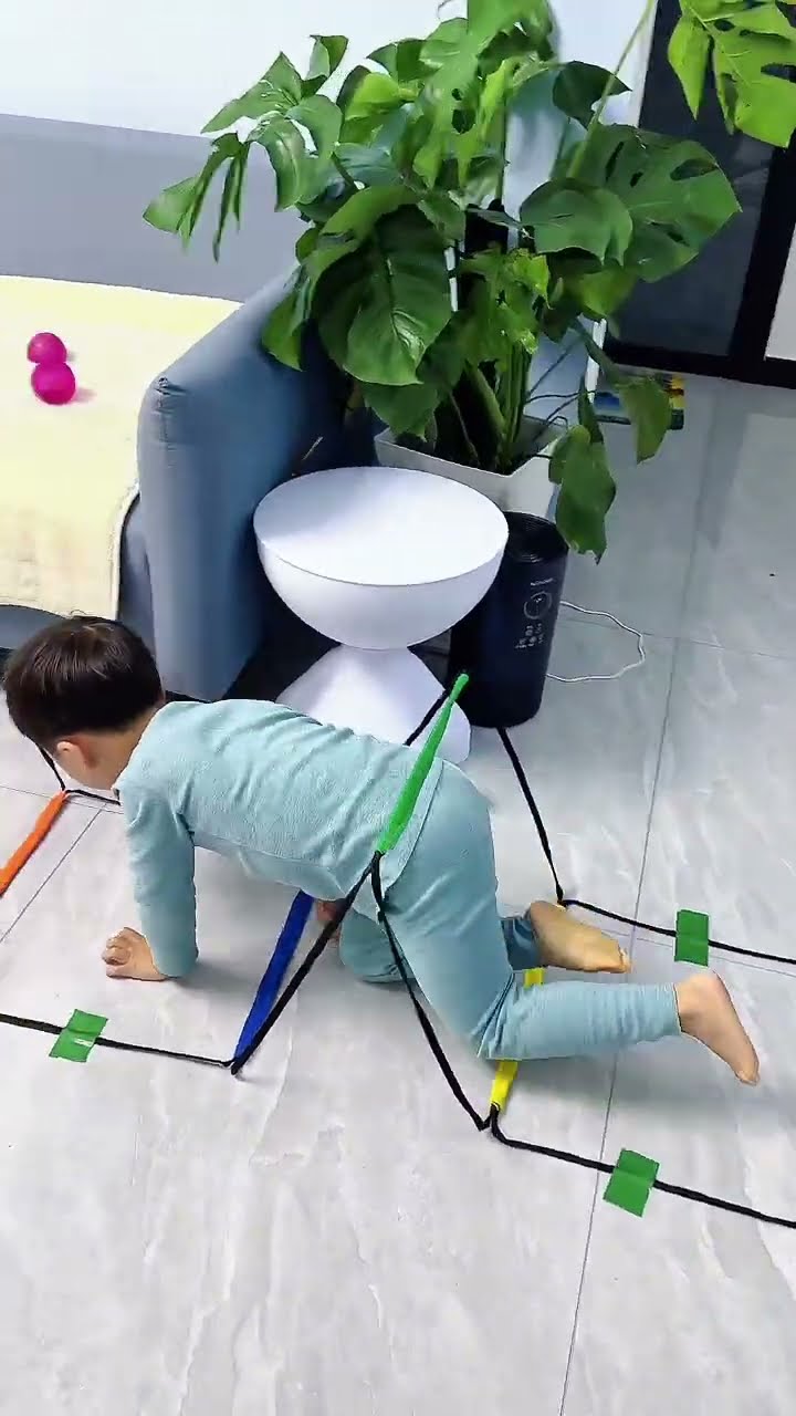 爸爸带娃果然不一样，锻炼儿子的反应能力！Cute baby#Cute#呆萌小米宝#聪明宝宝#萌娃