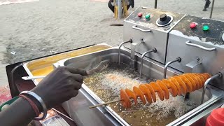 Mumbai ka famous Potato twister. Kha kar maza aa gaya...