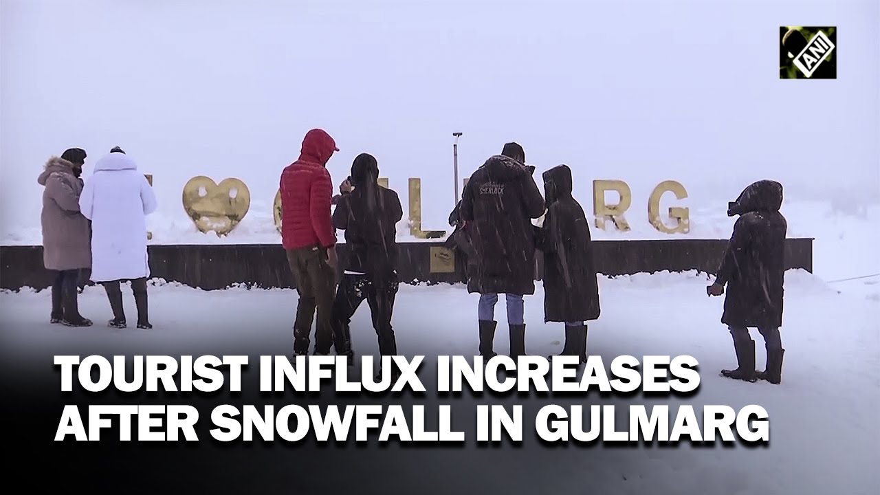 J&K: Tourist influx increases after snowfall in Gulmarg