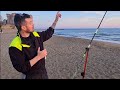 Come evitare grovigli pescando dalla spiaggia 