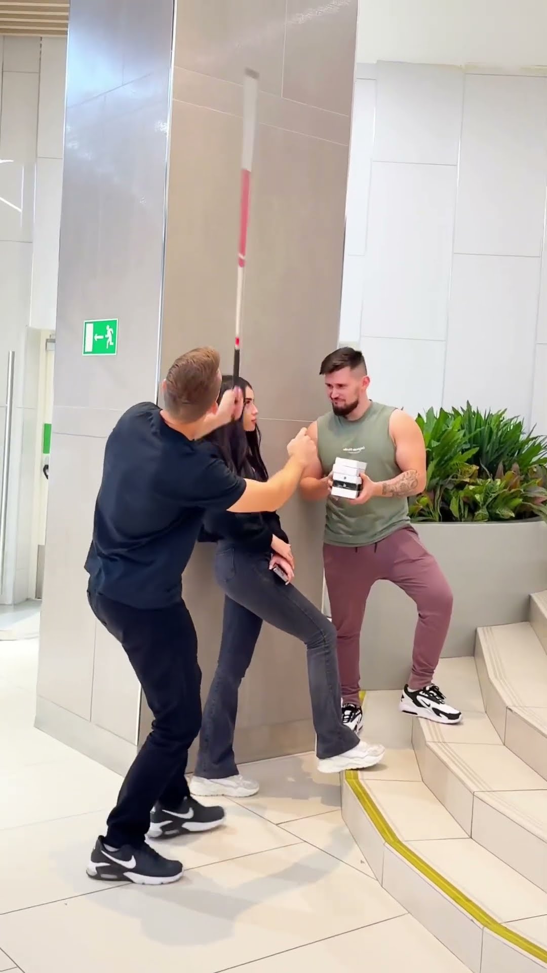 How would you react??? Subscribe to me ?