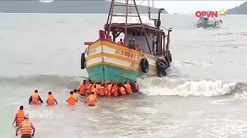 Vùng 5 Hải quân cứu kéo thành công tàu cá bị mắc cạn