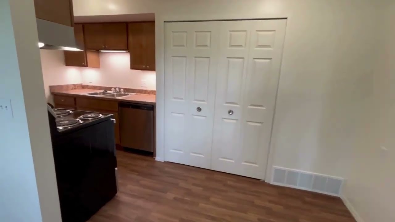 One Bedroom Timberland Apartment 103 - Woodland Place Apartments, Midland, Michigan