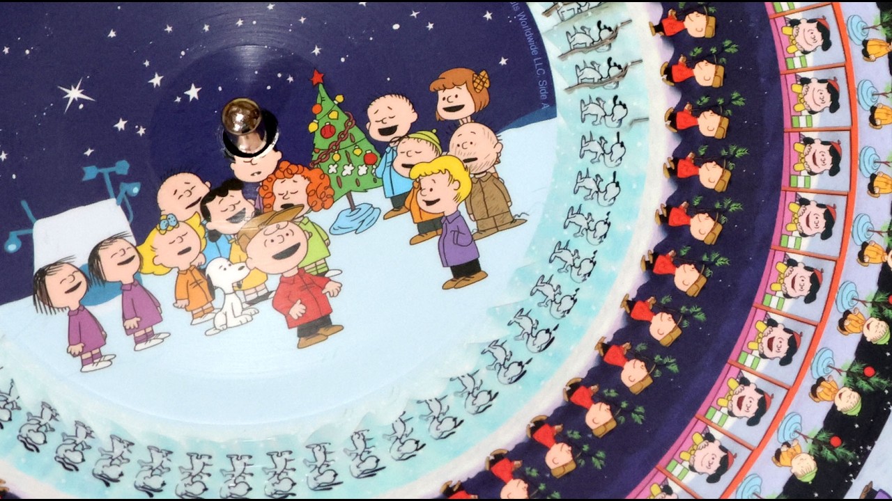 A Charlie Brown Christmas Zoetrope　スヌーピー Get Cozy, Snoopy! A Charlie Brown Christmas Zoetrope Record Album