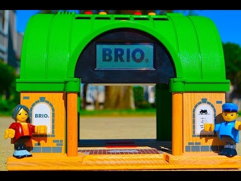 BRIO Wooden Railway CENTRAL STATION Toy Train Review 33655