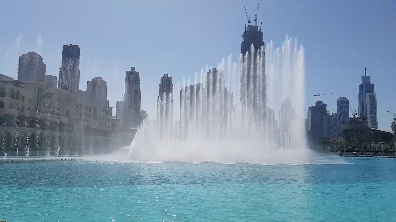 Погода в дубае вода и воздух. Поющие фонтаны в Дубае. Имитация огромной волны фонтан Дубай. Плавающей платформы Dubai Fountain Boardwalk. Фото на рабочий стол фонтан Дубай.