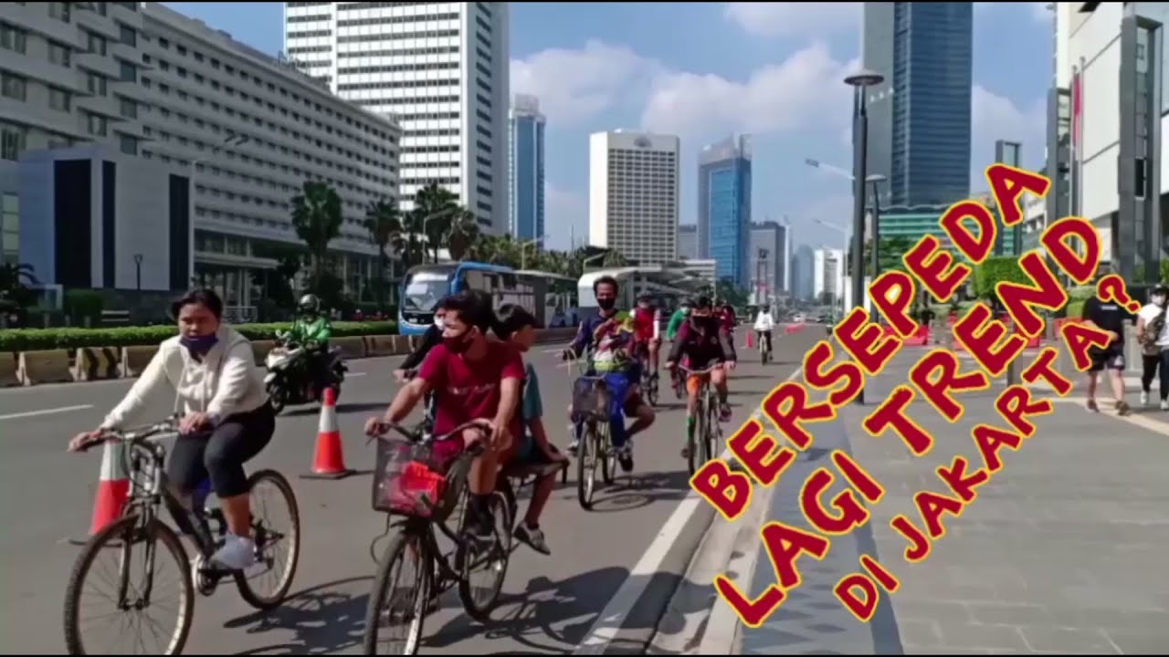  Bersepeda  Lagi Booming di  Jakarta  YouTube