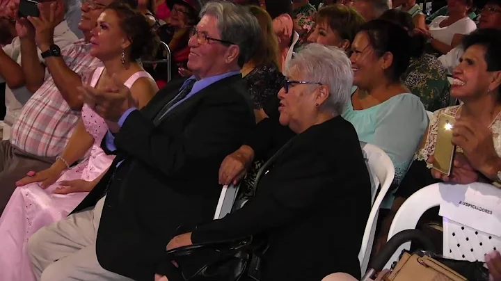 Hermanas Cardona Cantan en homenaje a su Padre Luc...