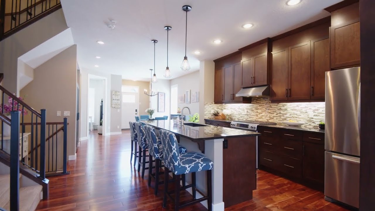 New Listing: 2419 36 St SW