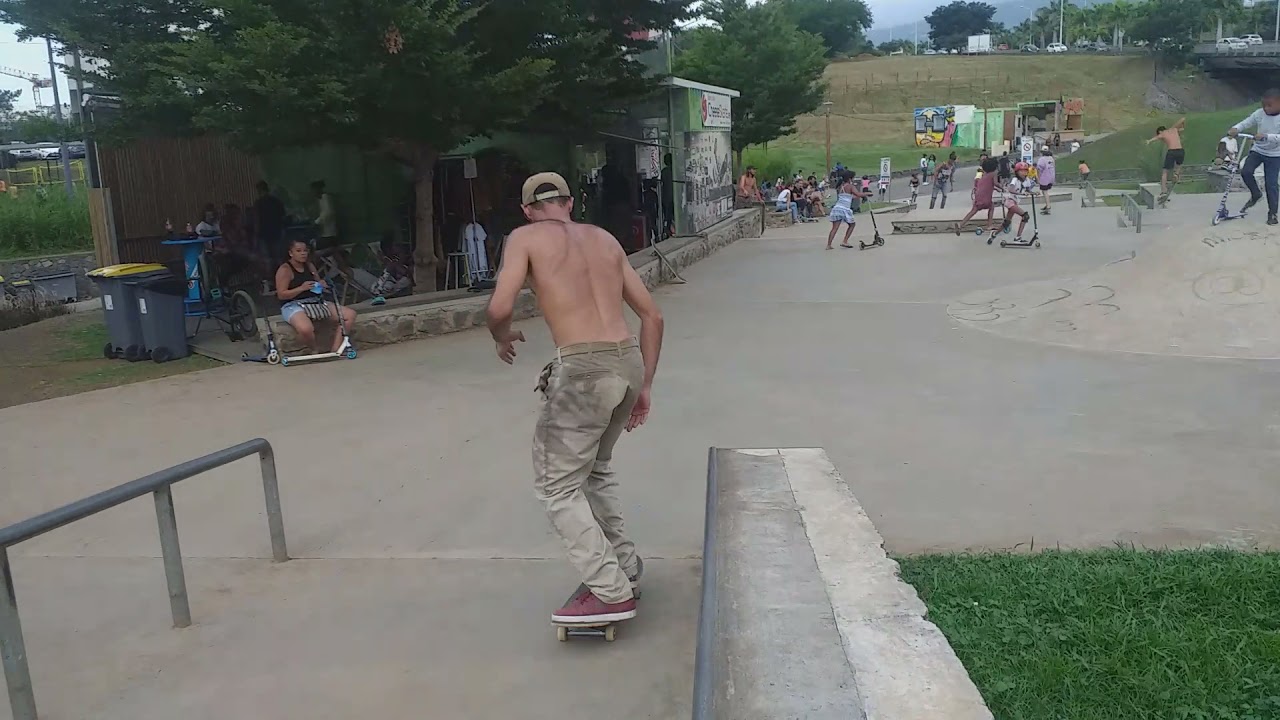 anthony rousse street saintdenis2