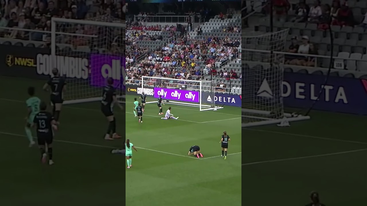 Swiped by Croix Bethune 😏 #nwsl #soccer #football