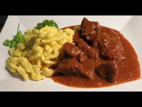 Das perfekte Gulasch vom Rind selber zubereiten und kochen. Ein Rezept aus Ungarn. 