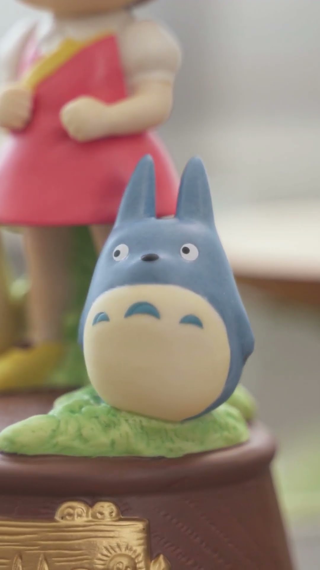 トトロ　陶器オルゴール　メイちゃんとお散歩 ジブリ となりのトトロ 磁器オルゴール メイちゃんとお散歩
