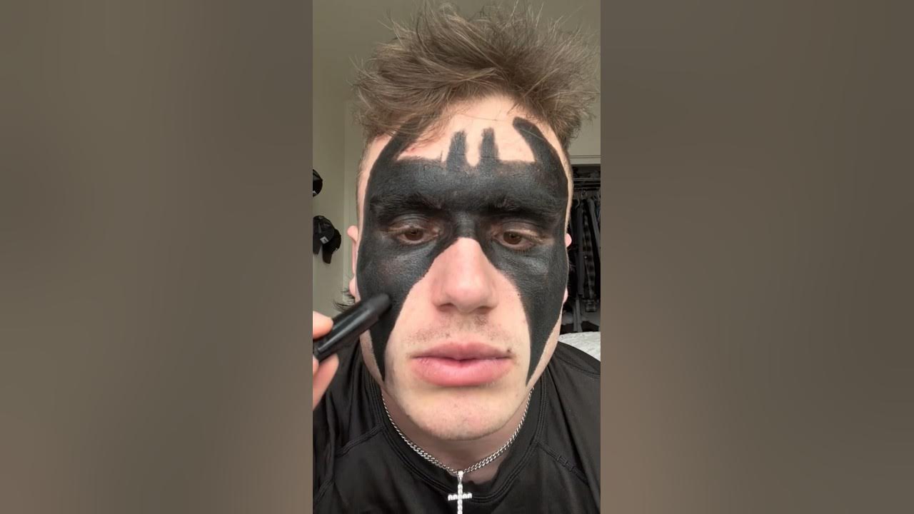 BECOME BATMAN WITH THIS EYEBLACK (legal ✓) 