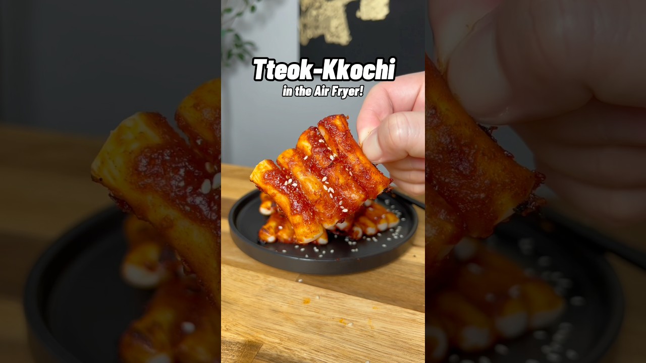 Тток-Ккочи (острые рисовые лепешки) во фритюрнице