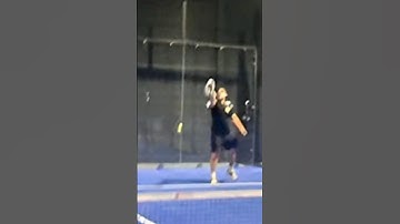 How? 🙈😂 #padel #pádel #padelmoments #padeltennis #padellove #sports #youtubesports #ytsports