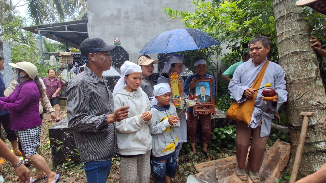 Giây phút đưa tiễn chồng lần cuối vợ và 3 con khờ khóc nghẹn ngào,Chị LINH ĐÀO gửi tiền cho chị