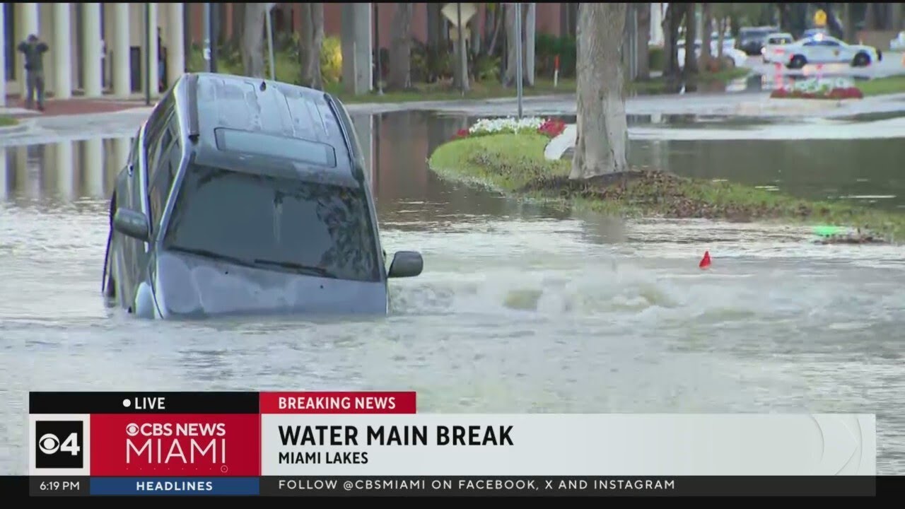 Water main break floods Miami Lakes street - YouTube