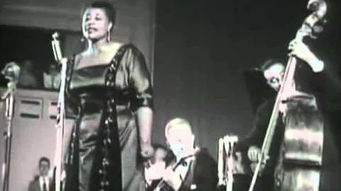 Ella Fitzgerald, live - April In Paris