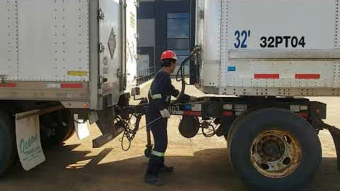 How to connect and disconnect the Long Combination Vehicle (LCV)