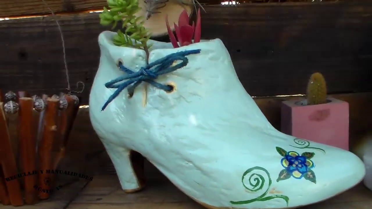 Macetero con calzado viejo para suculentas