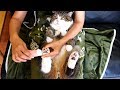 肉球の間の毛をカットされるねこ。-Maru's paw's fur is trimmed.-