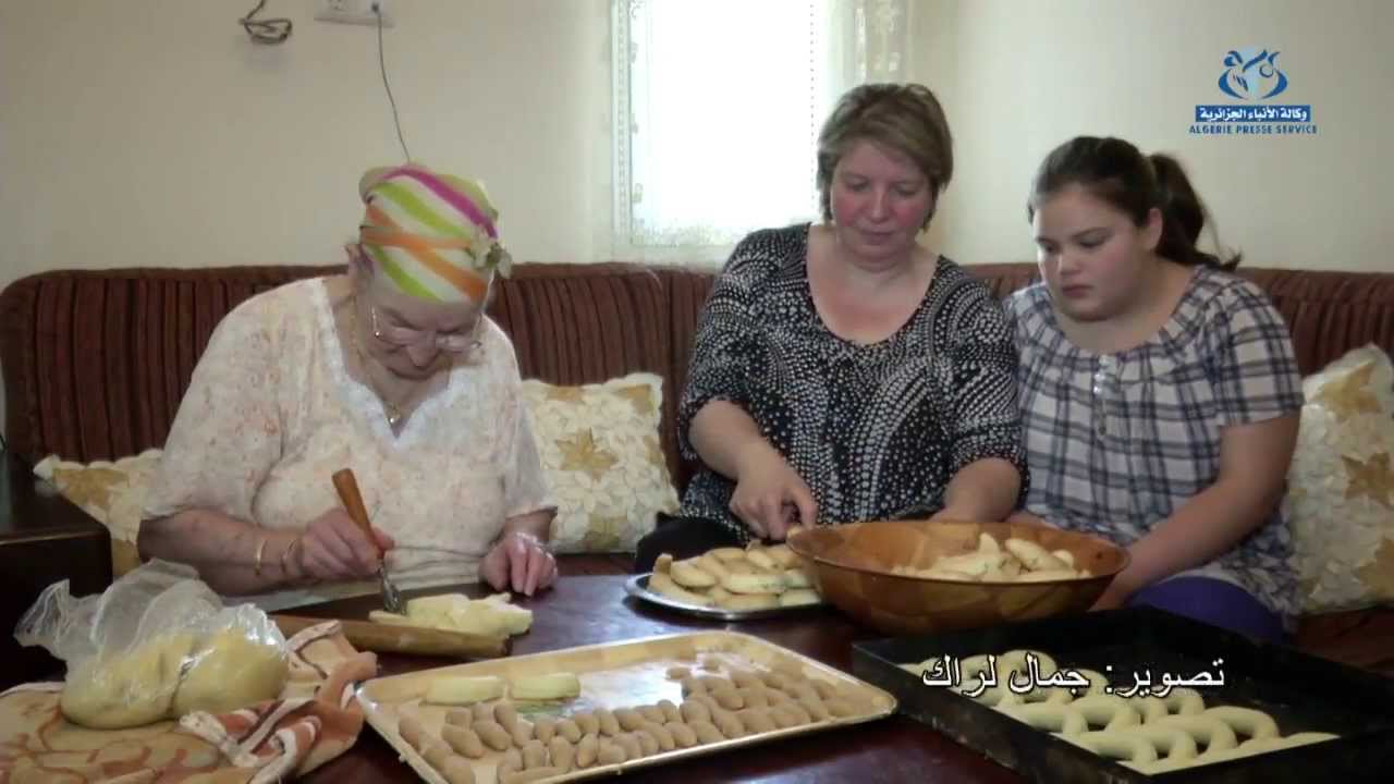 الجزائريات بين تحضير الحلويات أو شرائها جاهزة