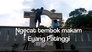 Ngecat tembok makam eyang patinggi