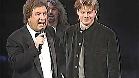 Bill Gaither introduces the Vocal Band ~ Mark Lowry Comedy (Live at Jubilaté '95) - rare footage