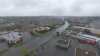 CHOC : Un drône film les inondations dans l&#39;ouest de Montréal au Canada!