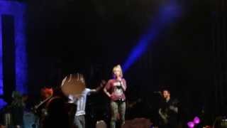 Paramore - Galera no palco antes de Anklebiters POA 2013