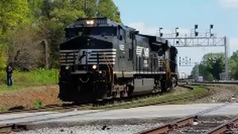 [NS]9029 D9-44CW-7534-ES40DC-7625-ES40DC-9018-D9-44CW-9526-D9-40CW-6795 SD60M Leads 135 in S NC