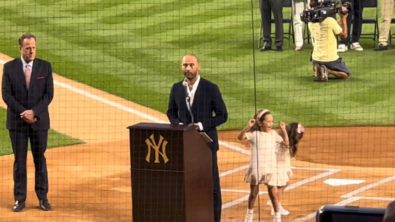 Derek Jeter thanks fans, family, and teammates in HOF speech