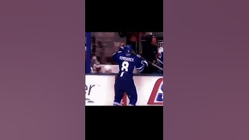 Mike Komisarek Body Check #leafs