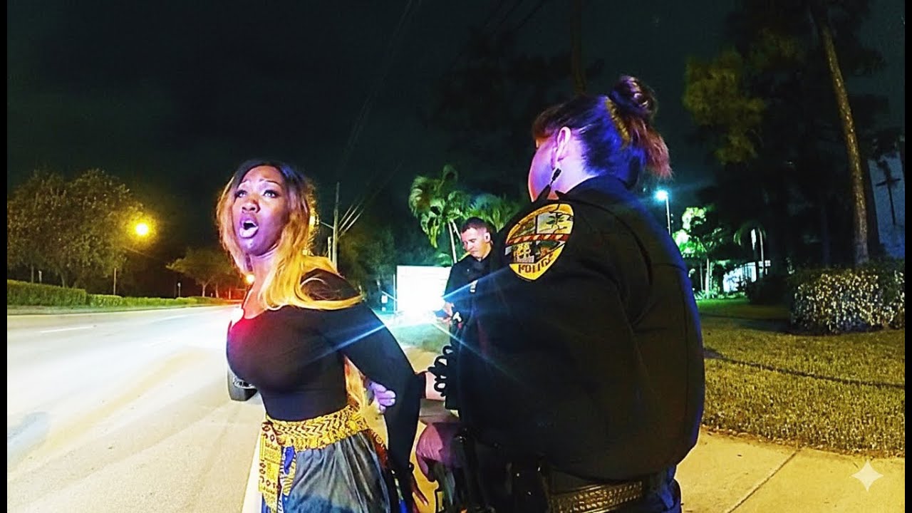 Поведение женщины превратило обычную остановку транспортного средства в настоящую катастрофу.