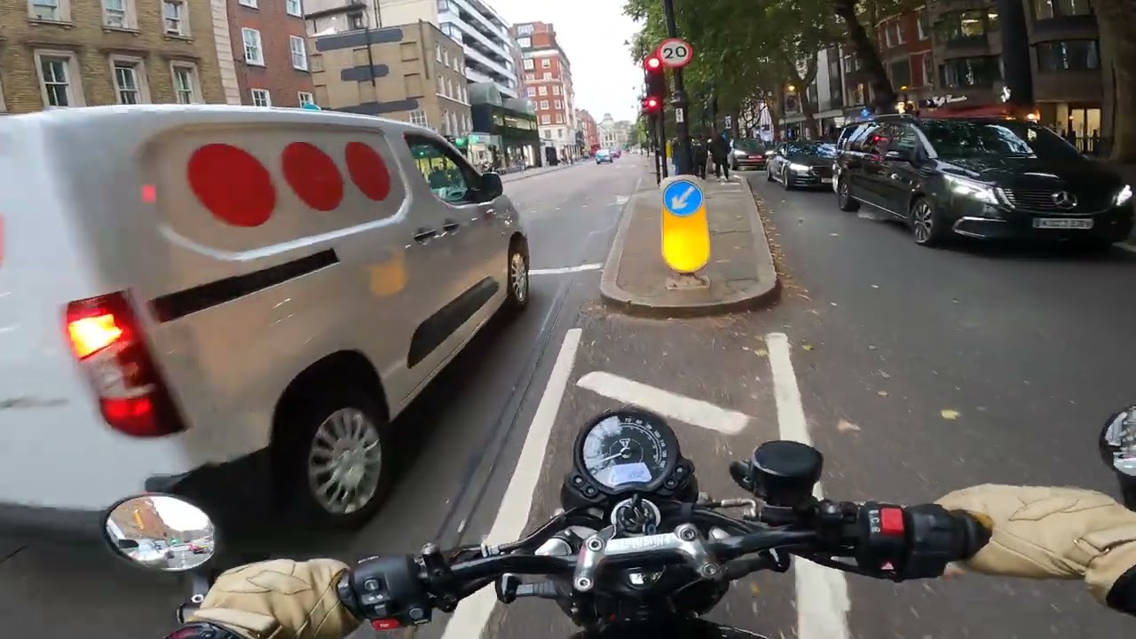 Work commute to central London | Triumph Bonneville | 4K