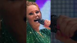 Helene Fischer singt ihre großen #helenefischer​ #schlager​ #musik​ #live​ #AtemlosdurchdieNacht​