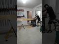 Canteando tablones de madera - Parte 1 #carpinteria #woodworking #asmr #shorts #canteadora #tools