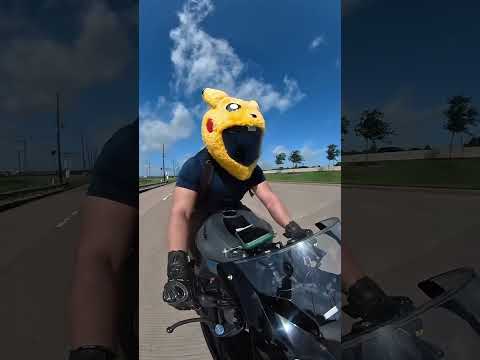 Jamming and vibing out while zooming on a 2025 Zx6r