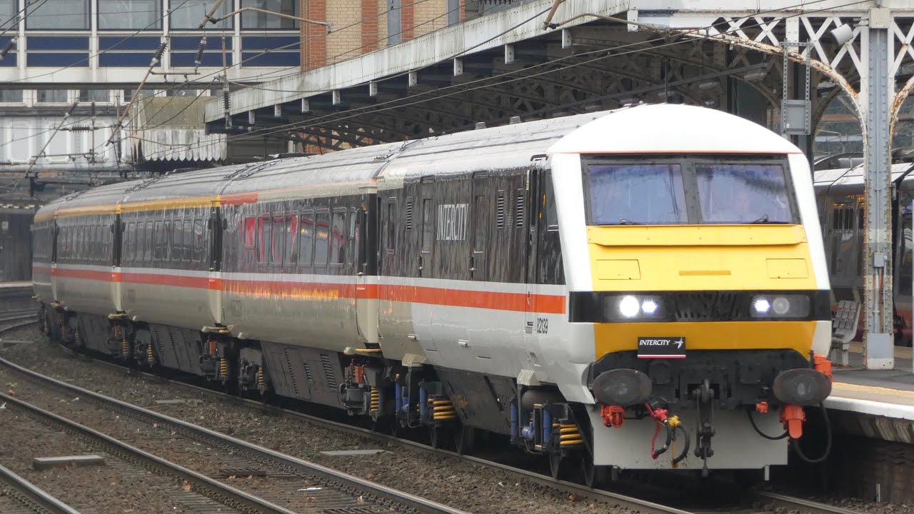 Intercity 82139 leads through Ipswich with 87002 on the rear working 1Z87 16/3/22