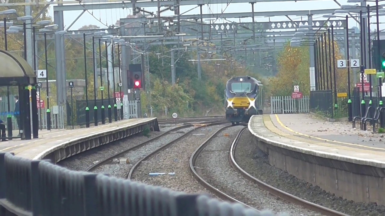 DRS Class 68 68008 Thunders Through Tring 29/10/16
