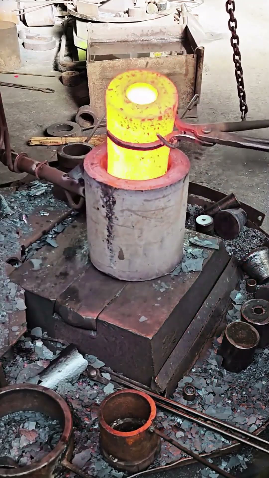 Cylinder forging process with an air hammer- Good tools and machinery make work easy