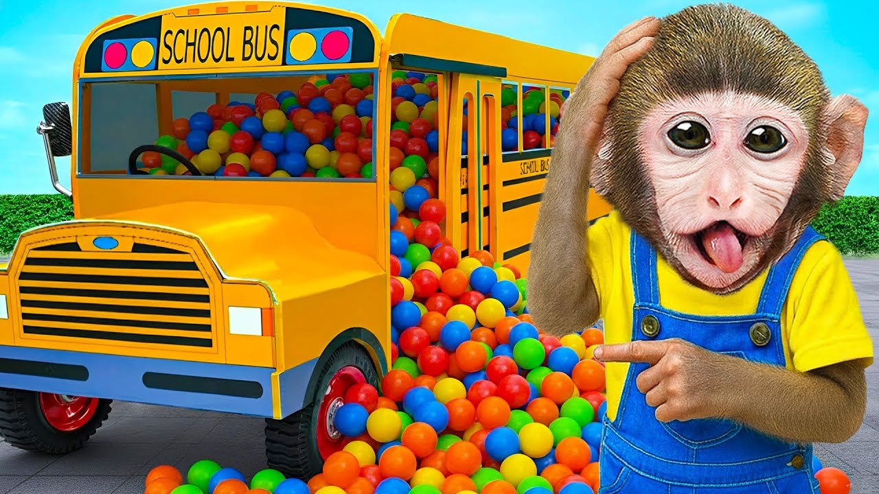 Mono Momo cuida a un mono bebé y le prepara libros para que vaya a la escuela | MONO MOMO ESP