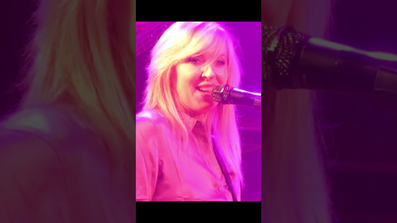 Liz Phair performing SUPERNOVA at The Ryman in Nashville - November, 2023 #lizphair #ryman