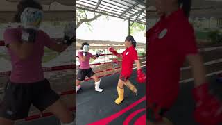 Duangdawnoi sparring with Aida #muaythai #sparring #muaythaisparring