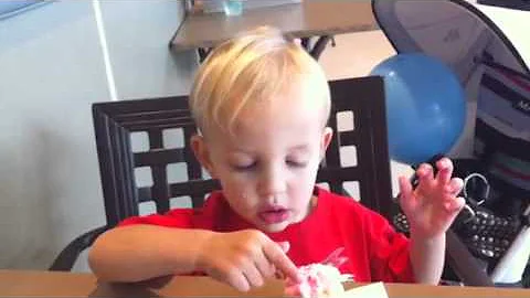 Oliver eats a cupcake