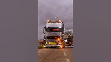 World trucking | Volvo - convoy exceptionnel | source @huard_pierre