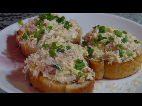 Закусочные бутерброды с тунцом ( Small plates tuna poke)