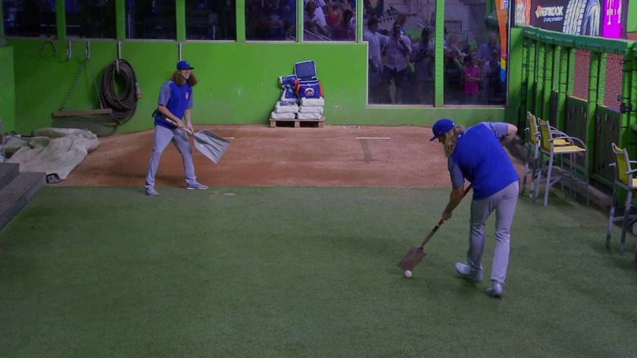 NYM@MIA: deGrom, Thor play football, shovel hockey